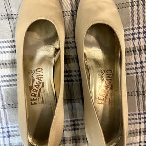 Silk Ferragamo vintage heels. Champagne color. Size 8. Worn only once